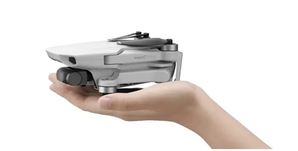 DJI Mavic Mini - Fly More Combo fotocamera 2.7K Gimbal a 3 assi 30 minuti di volo peso 249g e 4KM di portata